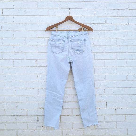 American Eagle Mom Jeans Lightwash size 0 - Picture 3 of 8